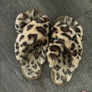 Leopard Print Fuzzy Slippers